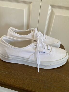Vans White Low-Top Canvas Sneakers Size 7
